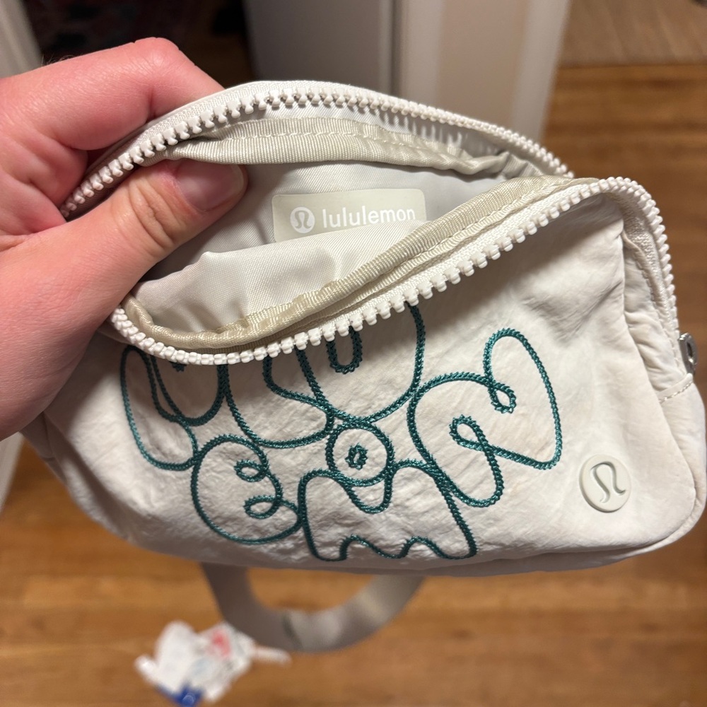 lululemon athletica Everywhere Belt Bag - Picture 7 of 7